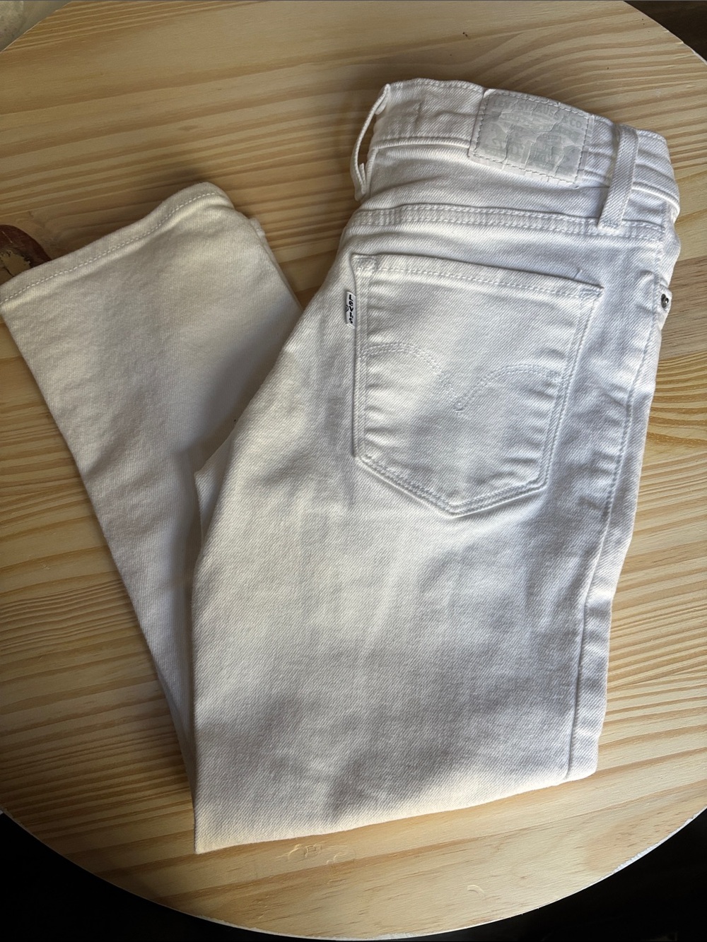 Levi's White Women's Skinny Capri